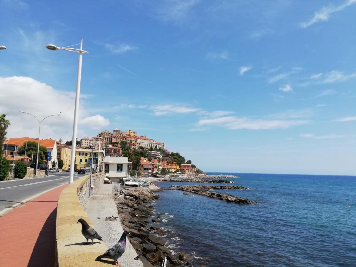 Monolocale Con Giardino E Parcheggio Privato Citra Zero Zero Ottanta Trentuno Lt 0281 Apartment Империа Екстериор снимка
