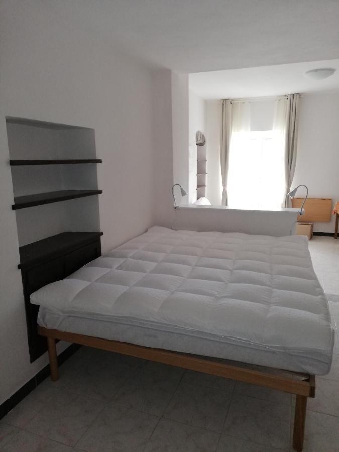 Monolocale Con Giardino E Parcheggio Privato Citra Zero Zero Ottanta Trentuno Lt 0281 Apartment Империа Екстериор снимка